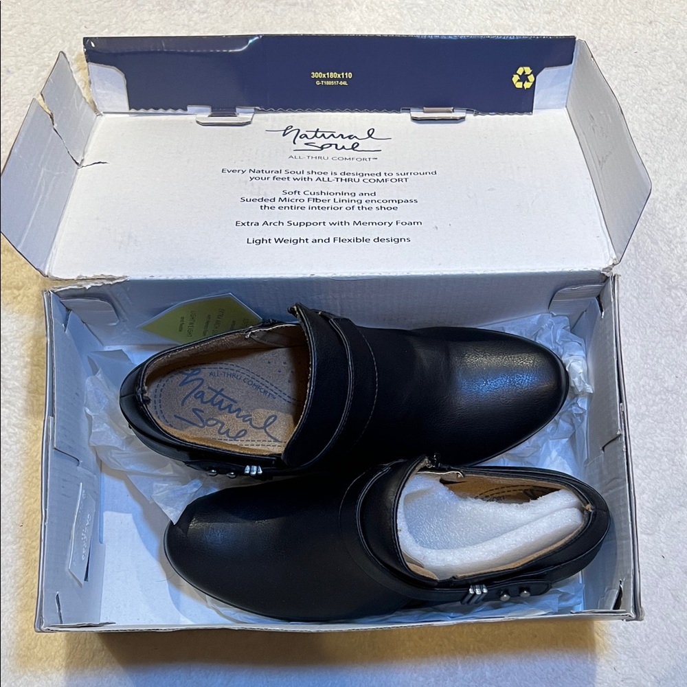 Natural Soul Classic Black Slip-Ons